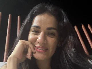 sexlivecamsites.com doll_latin livesex profile in find-me cams