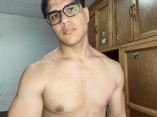 Dominick_Thomsonn - Streamate Milf Party Boy 