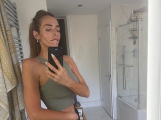 EllaLunaaa webcam
