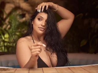 EmilyCurvyyy