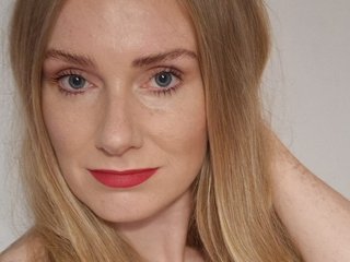 Emily_red_uk webcam
