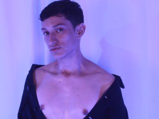 EmmiRouge Porn Show