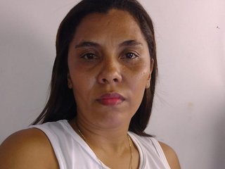 Emmy_curvy_qs webcam