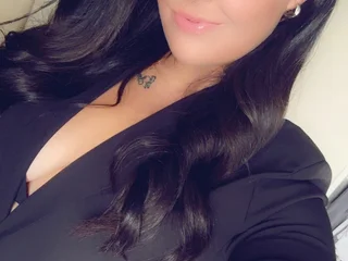 streamate flirtyqueenbee webcam profile pic via cam-performer.com