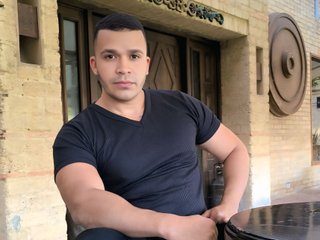 FrankAndersen33 Live Webcam on Streamate