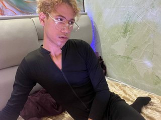 GeordiDelRey - Streamate Teen Deepthroat Spanking Boy 