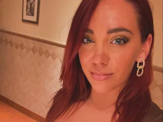 glamcambabes.com goddesstheasolis livesex profile in white-hair cams