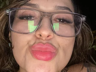 Grrlucy webcam profile - Colombian