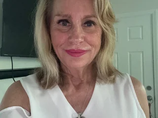 Hotblondemilf1962