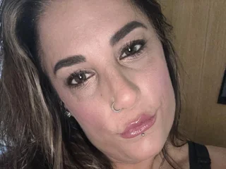 ivybelle_milfuk from jerkmate