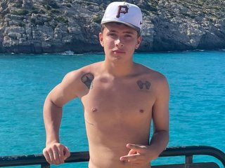 Julian_wolf18 Live Webcam on Streamate