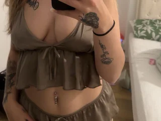 KinkyMinks25