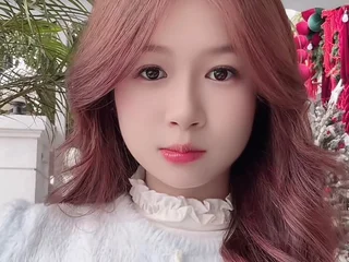 KinnyLar webcam livesex profile in black-hair cams