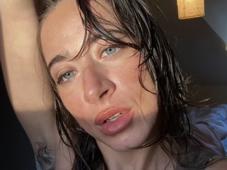 Spaß mit Webcam-Sex mit KlaraDelgado auf einer Live-Sex-Kamera