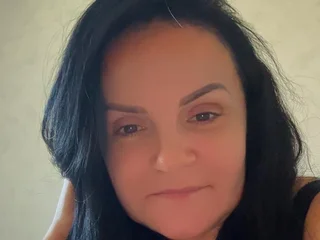 bestlivesexchat.com liyanne livesex profile in mommys-throne cams