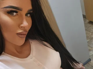 Lara_RoseX