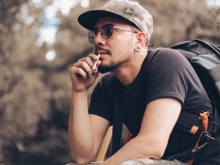 LeoKnox Porn Show