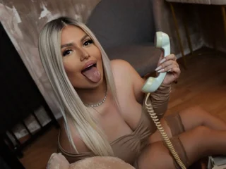 free6cams.com lorryskye livesex profile in roman cams