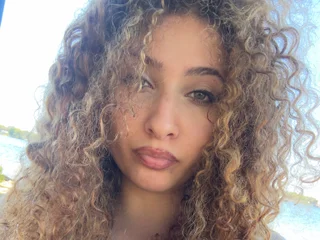 LuluToofire webcam profile - American