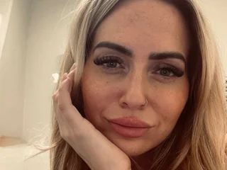 LuxeLilBrat profile