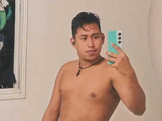 Cam boy Lyoneiber