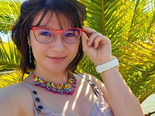 Spaß mit Webcam-Sex mit LyzMania auf einer Live-Sex-Kamera