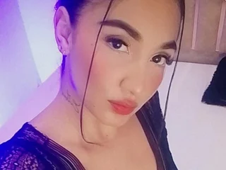 MadissonSmith18 Tattoos webcam from Colombia
