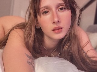 Webcam sex fun with MaeveLennon on live sex cam