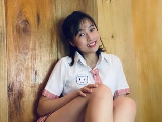 MiaTrang - Streamate Teen Piercing Spanking Girl 