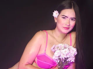 Mia_Martiinez