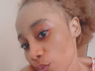 amateursex-livecam.com minieme18 livesex profile in ebony cams