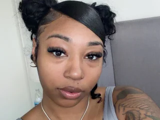 Naomi_Cross