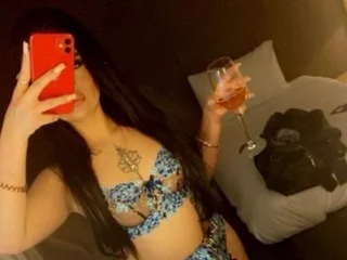 streamate naughtyniamhxo webcam profile pic via sleekcams.com