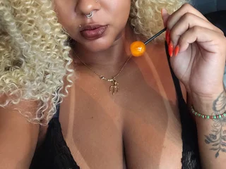 watchgirlcam.com nika_ebony livesex profile in brazil cams