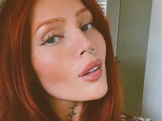 PrettyGingerTattooGirl