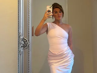 PrettyyDolly webcam profile - British