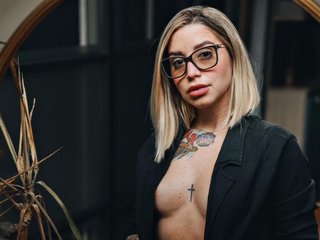 Spaß mit Webcam-Sex mit SabrinaCris auf einer Live-Sex-Kamera