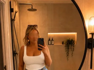 ShyBlonde_x