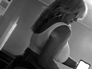 streamate spicecaramello webcam profile pic via livesexr.com