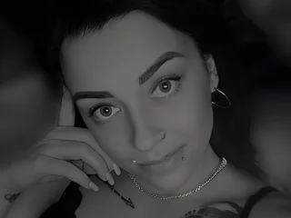 TeakyNiny LiveCam
