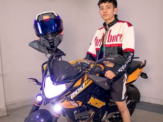 TheChiky18 Male Alternative Webcam Striptease
