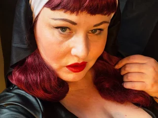 TheDevineMissDeviant