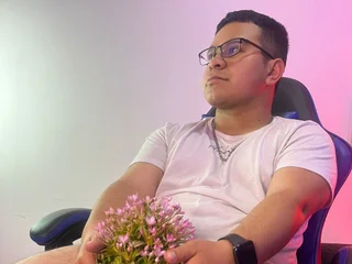 Cam boy Thiiago_Saenz