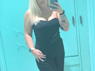 elivecams.com verticalvixxen livesex profile in in-your-heart-xxx cams