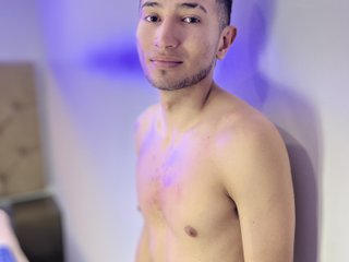 WaynenMilu - Streamate Milf Party Boy 