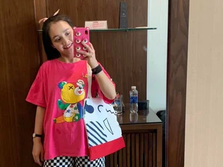 Winifred81 webcam profile - Vietnamese