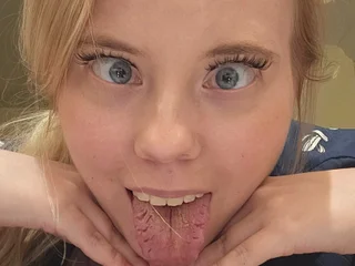 YourBelle webcam profile - Canadian