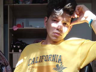 YuriLusthaus Male Voyeur Online Cam Striptease
