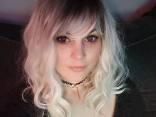 AltElle profile picture