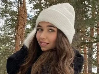 ArianaHotAriana